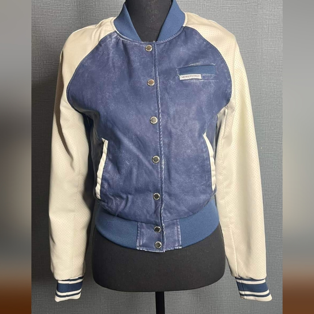 Authentic Members Only Women's/Juniors Members Only varsity style jacket.